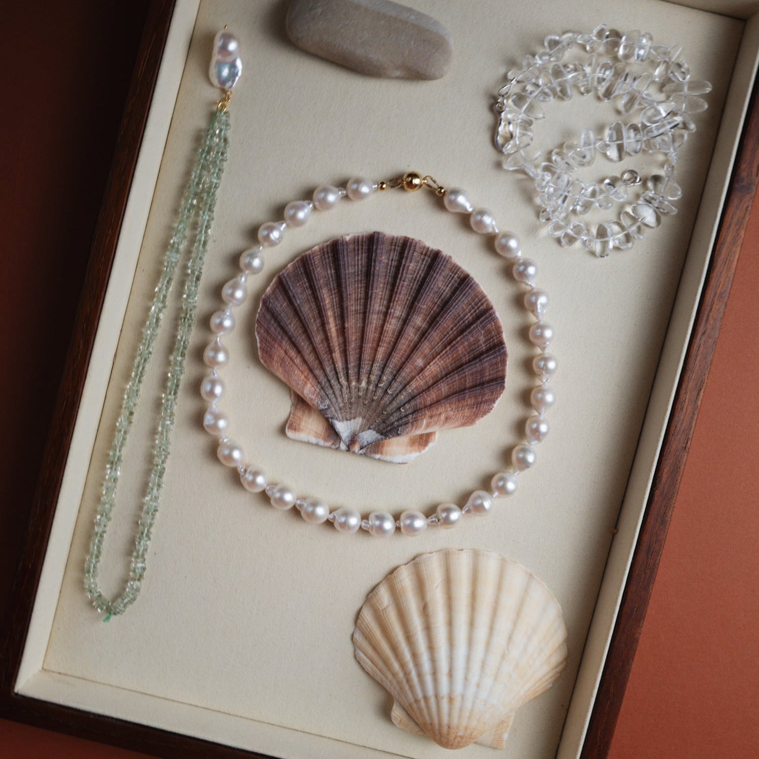 Elba – Kette aus Mini-Barockperlen